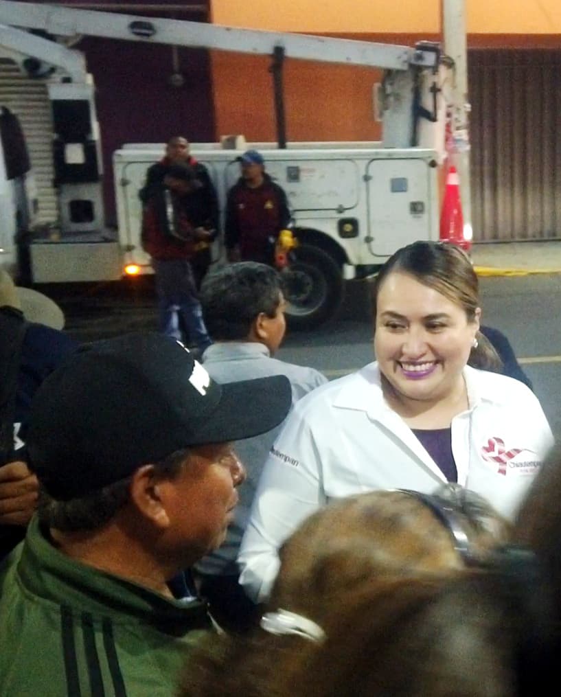 Blanca Angulo supervisa rehabilitación de dos mil lámparas en Chiautempan